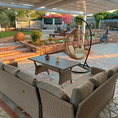 Garden Villa *