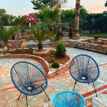 Garden Villa *